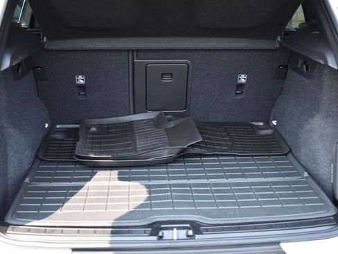 Used 2022 Volvo XC40 T5 Momentum w/ Premium Package image 49