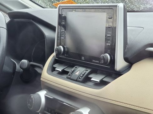 Used 2020 Toyota RAV4 Limited image 20