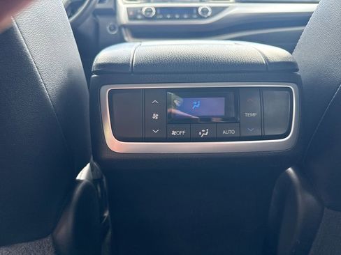 Used 2017 Toyota Highlander XLE AWD/4WD image 12