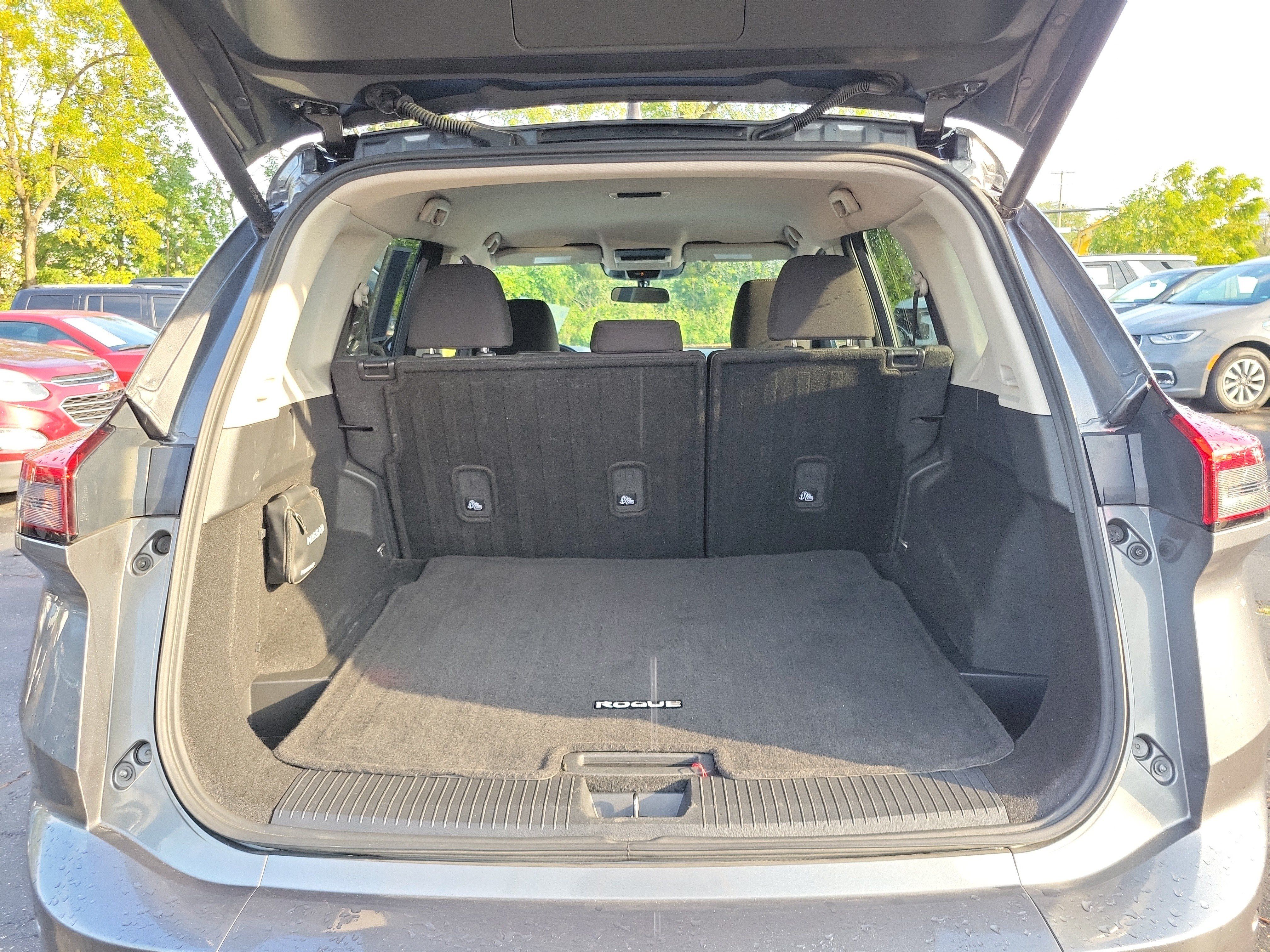 Used 2025 Nissan Rogue SV AWD/4WD image 8