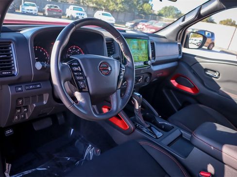 Used 2024 Nissan Frontier PRO-4X w/ Technology Package image 8