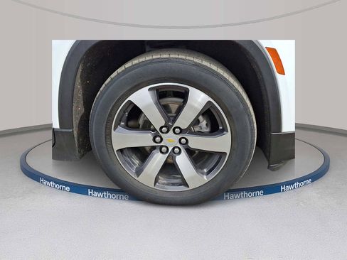 Used 2023 Chevrolet Traverse LT w/ LT Premium Package image 6