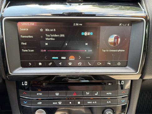 Used 2018 Jaguar F-PACE Prestige AWD/4WD image 16