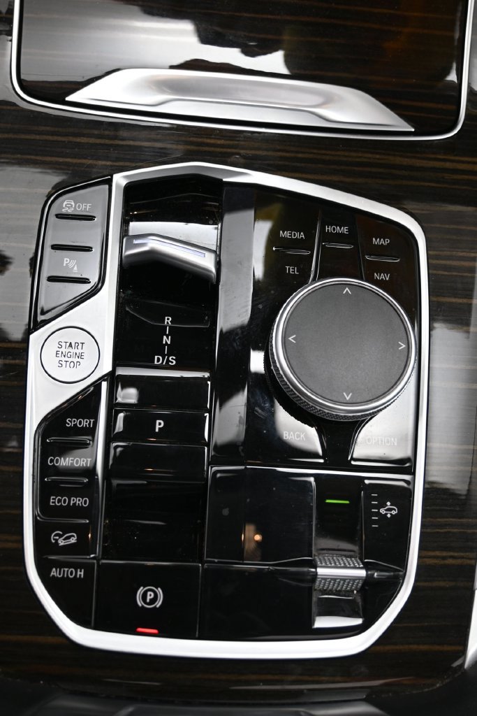 Used 2025 BMW X7 xDrive40i AWD/4WD image 22
