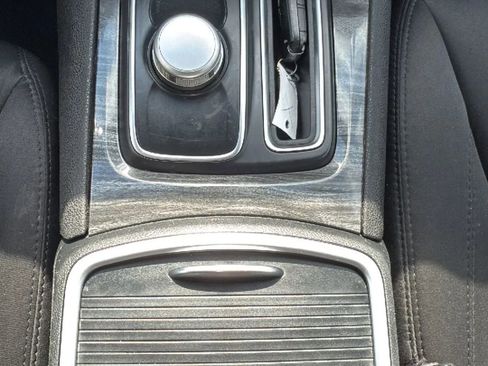 Used 2019 Chrysler 300 Touring w/ Chrome Appearance Package image 19