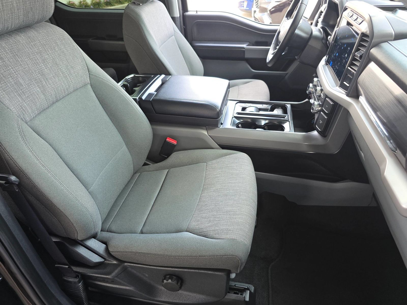 Used 2023 Ford F150 Lightning XLT AWD/4WD image 31