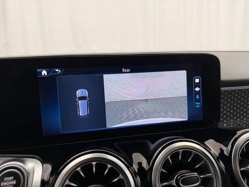 Used 2025 Mercedes-Benz GLB 250 image 25