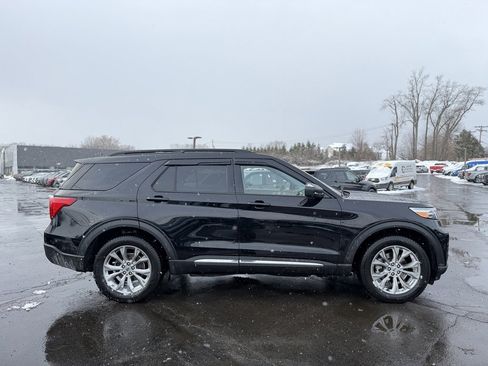 Certified 2022 Ford Explorer XLT w/ Equipment Group 202A image 8