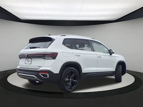 New 2026 Volkswagen Taos SEL AWD/4WD image 7