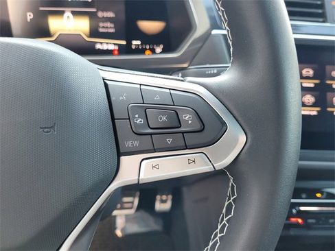 Used 2023 Volkswagen Tiguan SE R-Line image 32