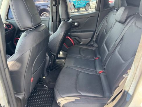 Used 2018 Jeep Renegade Trailhawk AWD/4WD image 16