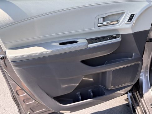 Used 2022 Toyota Sienna Limited FWD image 6