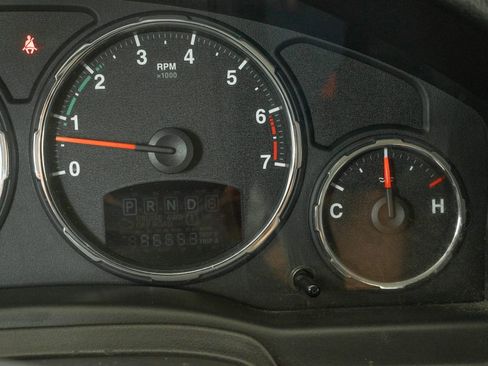 Used 2012 Jeep Liberty Sport image 29