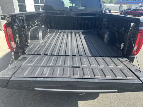 Used 2024 GMC Sierra 1500 SLT AWD/4WD image 24
