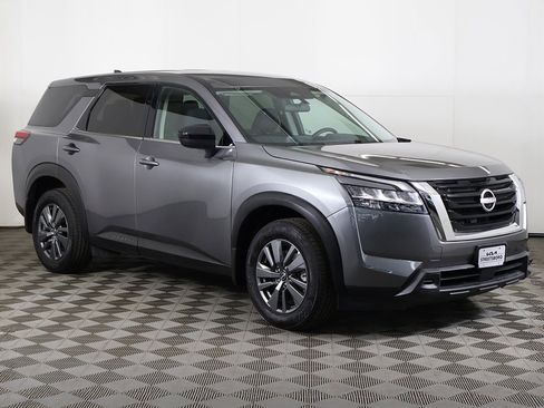 Used 2024 Nissan Pathfinder S image 49