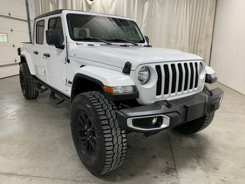 Used 2023 Jeep Gladiator Sport image 12