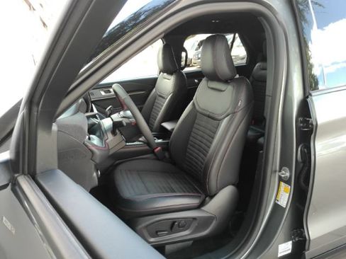 Used 2026 Ford Explorer ST-Line w/ ST-Line Street Pack AWD/4WD image 14