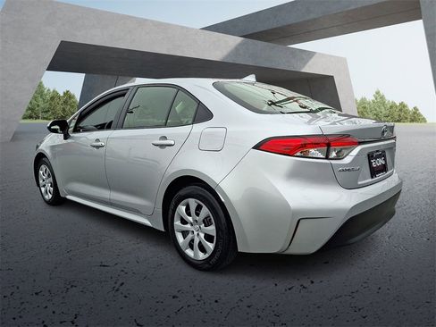 Used 2023 Toyota Corolla SE image 6