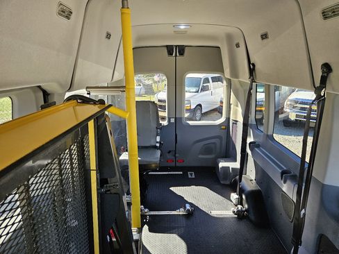 Used 2017 Ford Transit 350 XL image 32