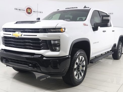 Used 2024 Chevrolet Silverado 2500 Custom w/ Custom Convenience Package image 5