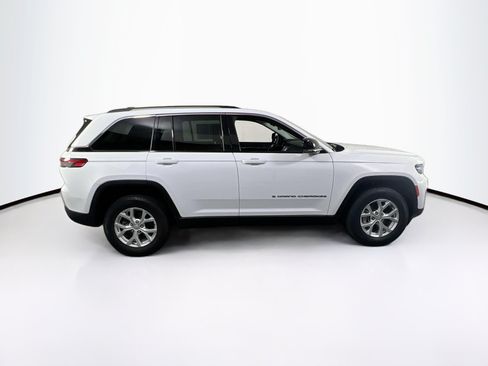 Used 2023 Jeep Grand Cherokee Limited AWD/4WD image 4