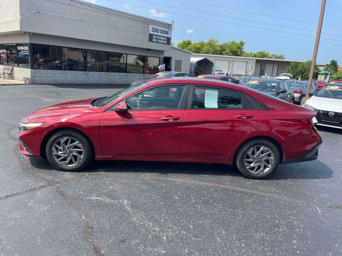 Used 2024 Hyundai Elantra SEL FWD image 4