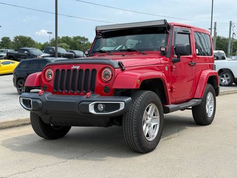 Used 2012 Jeep Wrangler Sahara w/ Connectivity Group AWD/4WD image 2