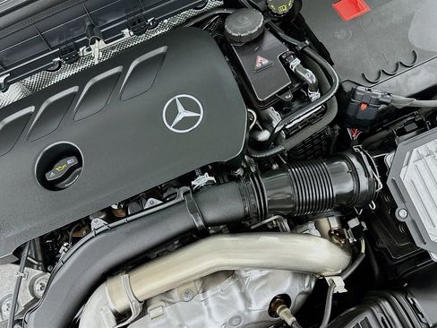 Used 2024 Mercedes-Benz GLB 250 4MATIC w/ Exclusive Package image 35