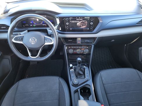 Certified 2024 Volkswagen Taos SE w/ Panoramic Sunroof Package image 19