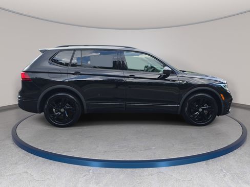 Certified 2023 Volkswagen Tiguan SE R-Line FWD image 4