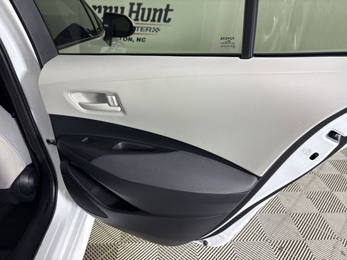 Used 2025 Toyota Corolla LE image 23