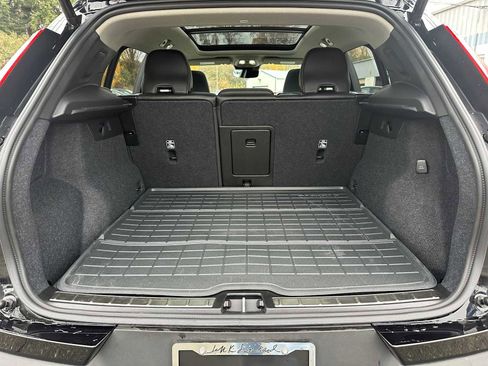 Used 2025 Volvo XC40 B5 Plus w/ Climate Package image 14