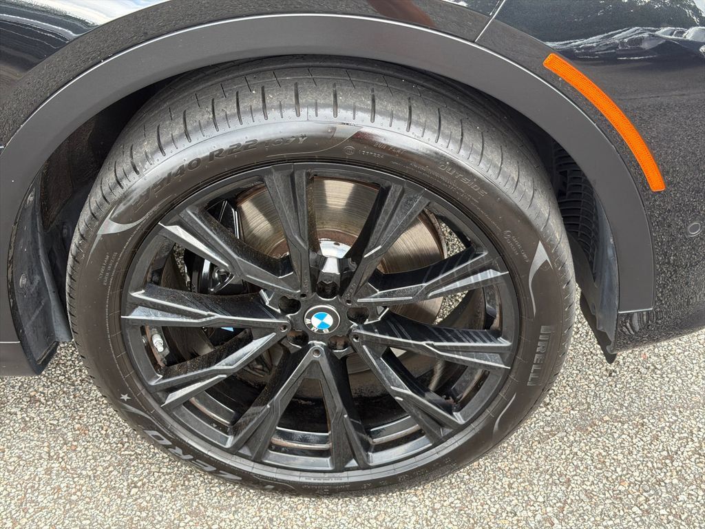 Used 2022 BMW X7 M50i w/ Dynamic Handling Package AWD/4WD image 12