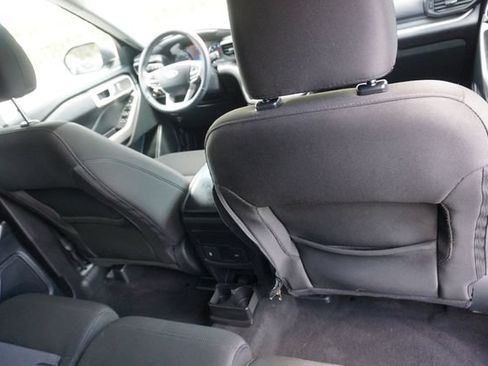 Used 2023 Ford Explorer XLT RWD image 18