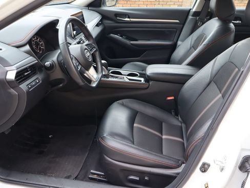 Used 2025 Nissan Altima 2.5 SR FWD image 15