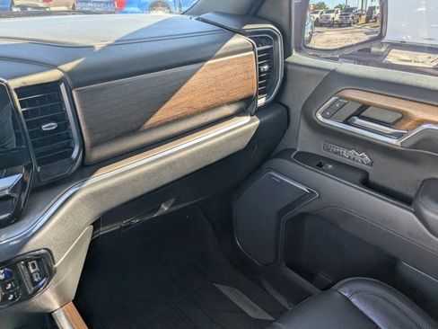 Used 2022 Chevrolet Silverado 1500 High Country w/ High Country Premium Package image 18