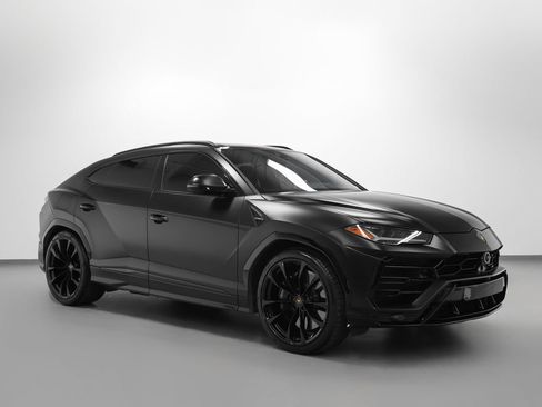 Used 2022 Lamborghini Urus image 1