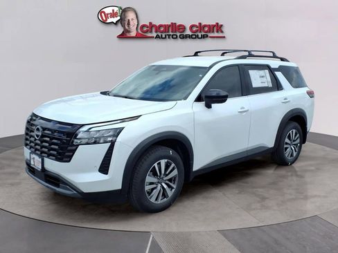 New 2026 Nissan Pathfinder SL image 1