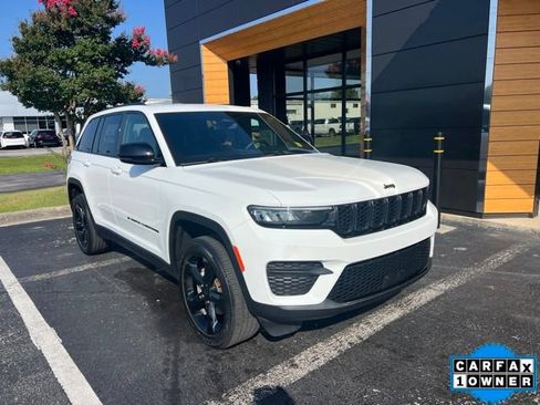 Used 2024 Jeep Grand Cherokee Altitude AWD/4WD image 1