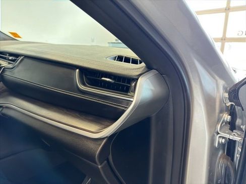 Used 2024 Jeep Grand Cherokee L Limited w/ Black Appearance Package image 38