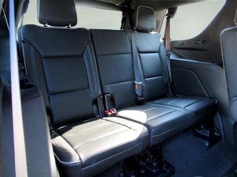 Used 2023 GMC Yukon SLT image 38