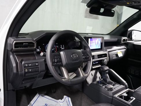 New 2026 Toyota 4Runner SR5 AWD/4WD image 13