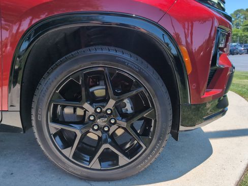 Used 2024 Chevrolet Traverse RS FWD image 13