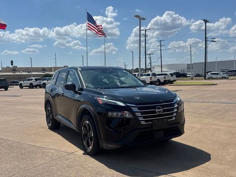 Certified 2025 Nissan Rogue SV FWD image 1
