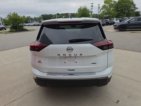 New 2026 Nissan Rogue SV w/ Cold Weather Package AWD/4WD image 6