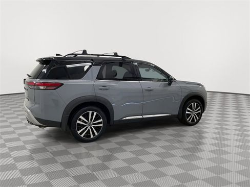 Used 2024 Nissan Pathfinder Platinum w/ Black Appearance Package image 11