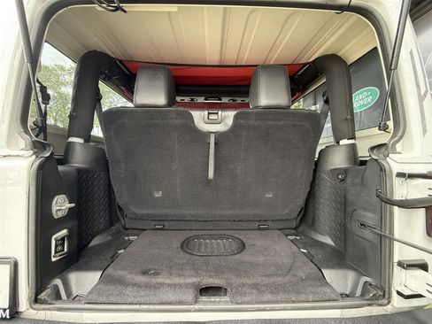 Used 2017 Jeep Wrangler Sahara AWD/4WD image 28
