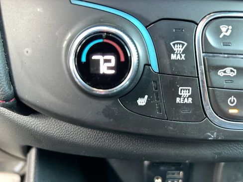 Used 2023 Chevrolet Traverse RS AWD/4WD image 31