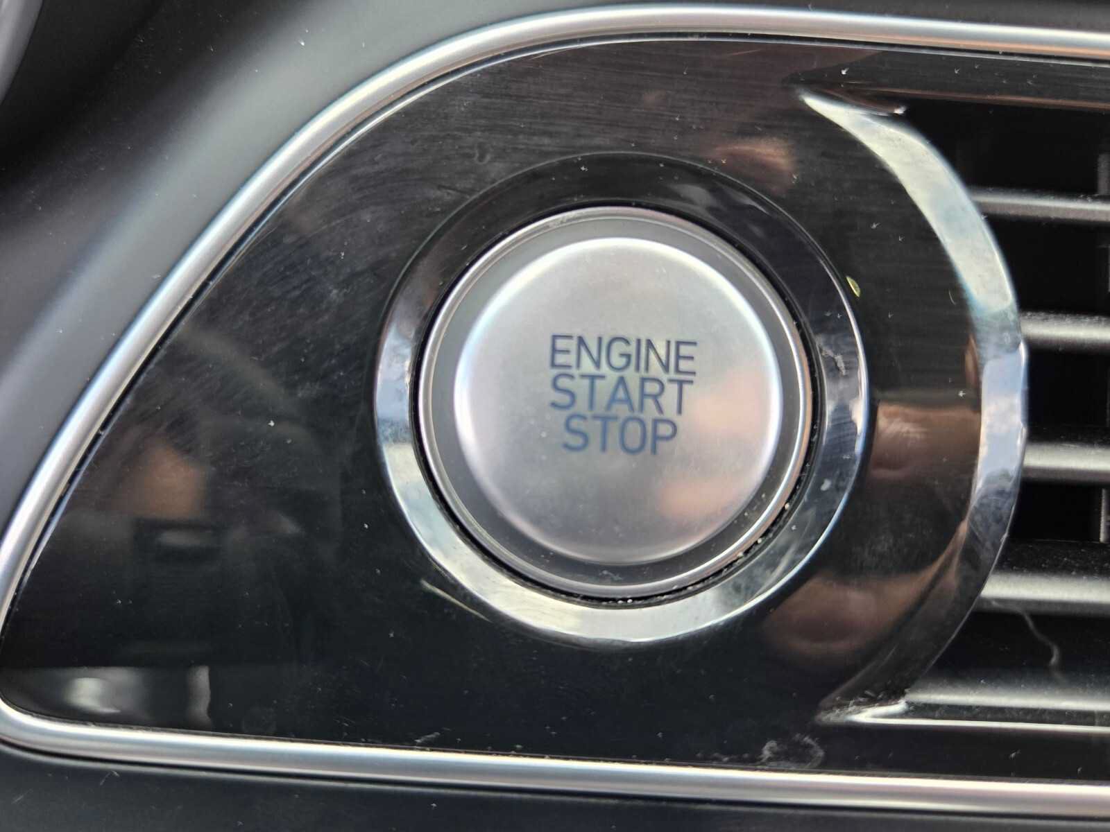 Used 2022 Genesis G70 3.3T RWD image 27