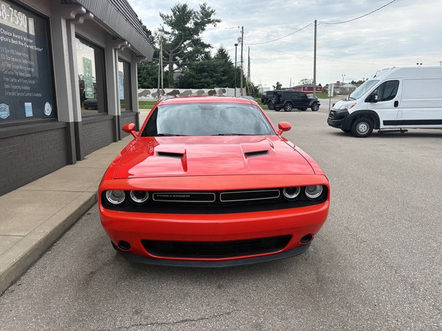 Used 2017 Dodge Challenger SXT w/ Driver Convenience Group RWD image 8